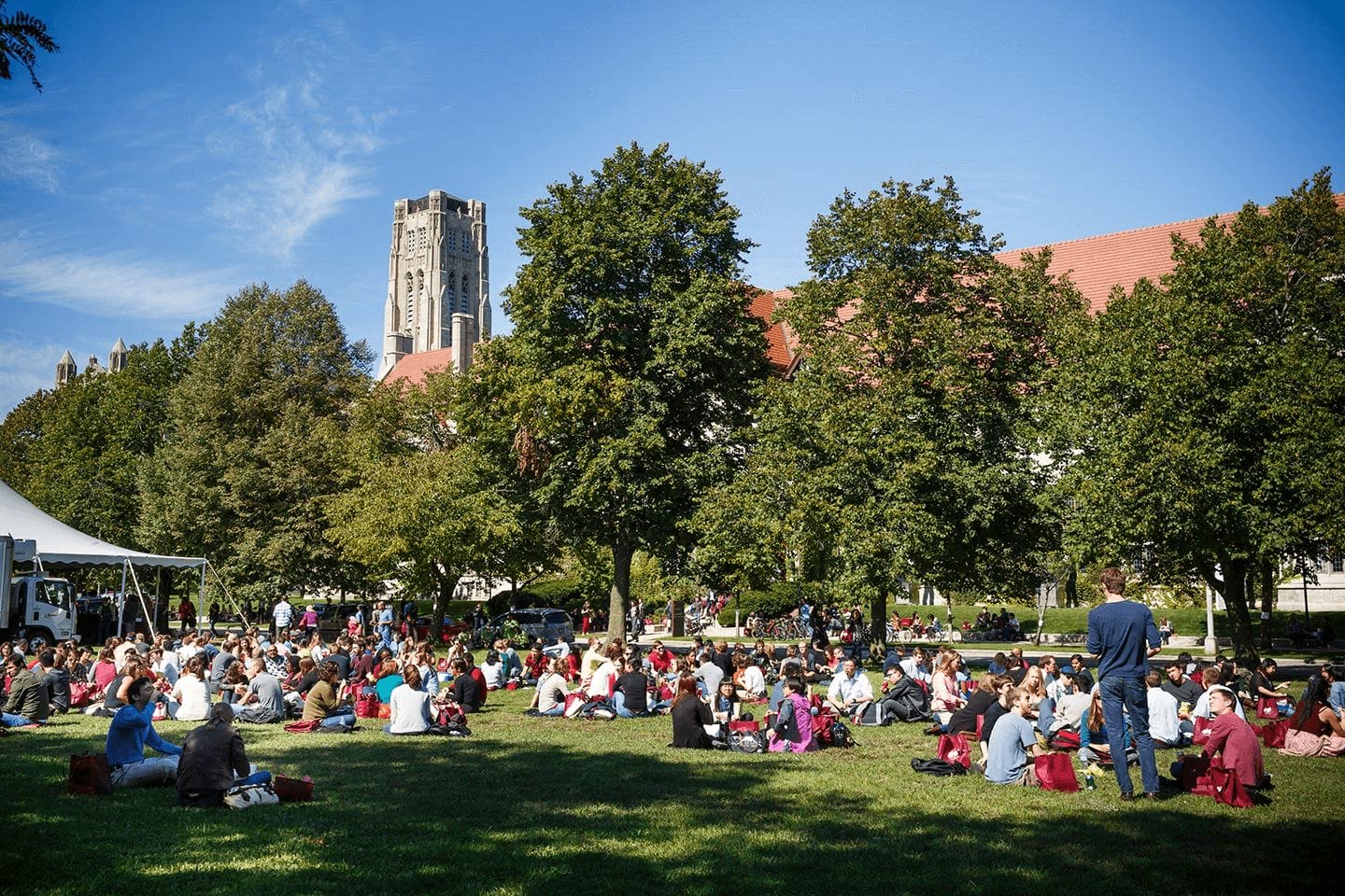 Students sitting on the University of Chicago campus lawn